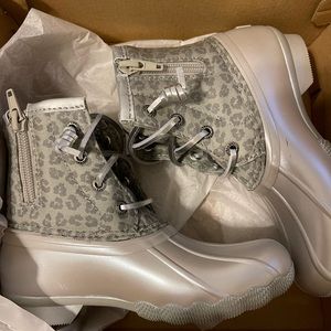 Girls sperry boots